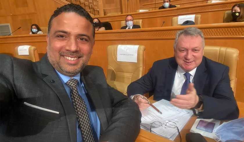 Seïf Eddine Makhlouf fait les yeux doux à Ali Kooli