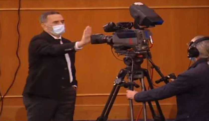 Un caméraman empêché de filmer la plénière : la Fédération de l'information condamne