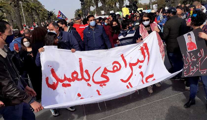 En photos et vidéos - Les manifestations à l'avenue Habib Bourguiba