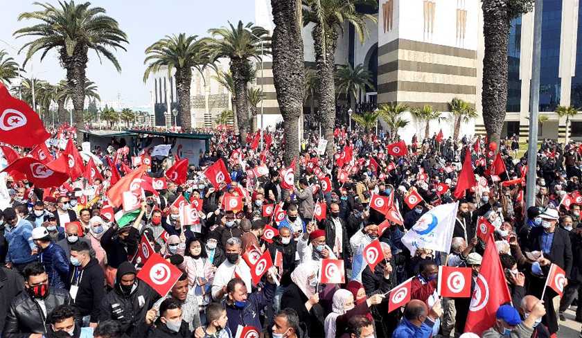 En photos et vidéos - La manifestation d'Ennahdha