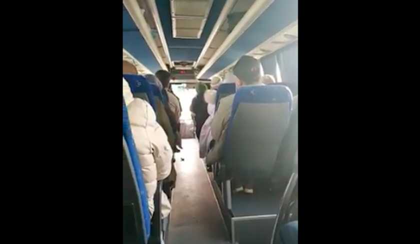 L'ambiance dans un bus d’Ennahdha
