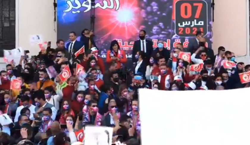 Abir Moussi pousse la chansonnette à Béjà