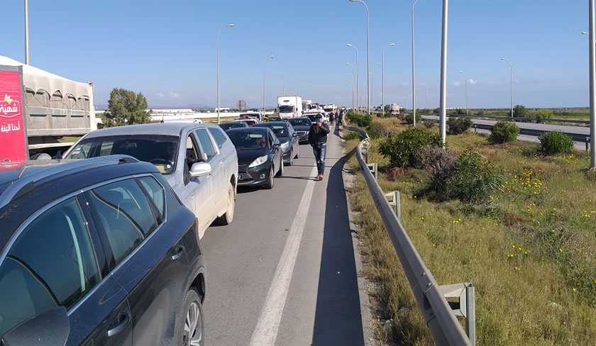 Lautoroute A1 bloque dans les deux sens au niveau de laroport dEnnfidha

