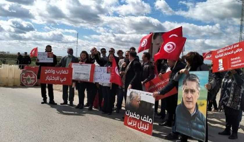 Qalb Tounes organise une manifestation de soutien à Nabil Karoui devant la prison de la Mornaguia