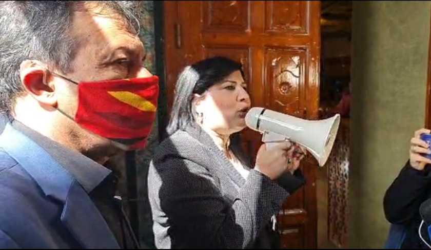 Abir Moussi fait irruption au Parlement avec son mégaphone 