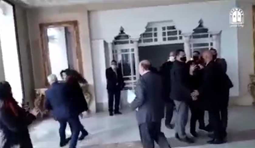 Un député nahdhaoui gifle la députée PDL, Zeineb Sefari