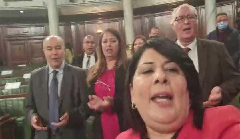 Chaos au Parlement : Abir Moussi dit avoir été agressée et interdite d’accès à la salle de plénière