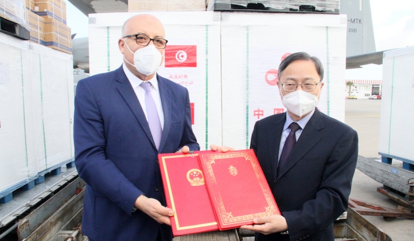La Tunisie réceptionne le don chinois de 200.000 doses de vaccins  
