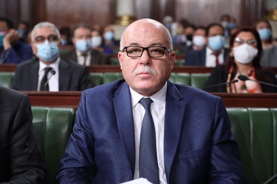 Faouzi Mehdi : Des ministres veulent se faire vacciner mais Hichem Mechichi insiste sur le respect des priorités