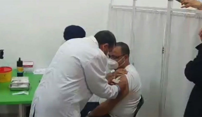 La vaccination des membres du gouvernement vivement critiquée !