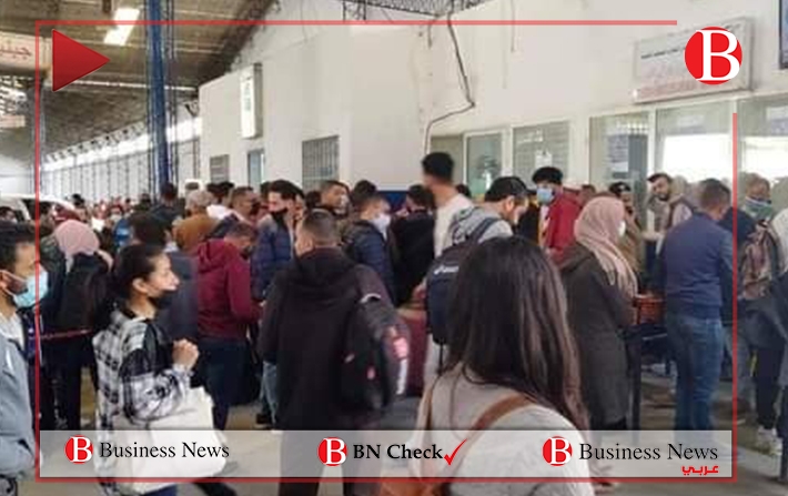 Vido - A l'approche du confinement, les Tunisiens se dplacent en masse vers leurs villes natales
