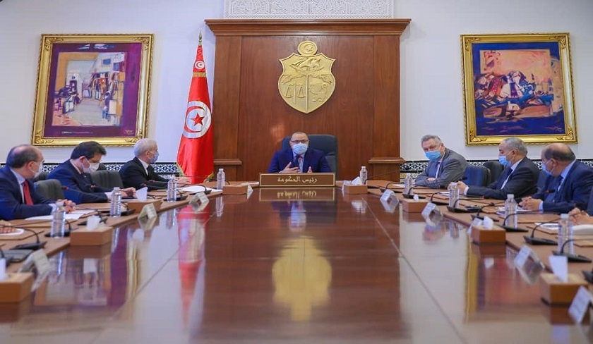 Hichem Mechichi autorise la révision du protocole sanitaire imposé aux voyageurs