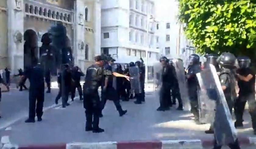 Violents affrontements entre manifestants et forces de lordre  lavenue Habib Bourguiba