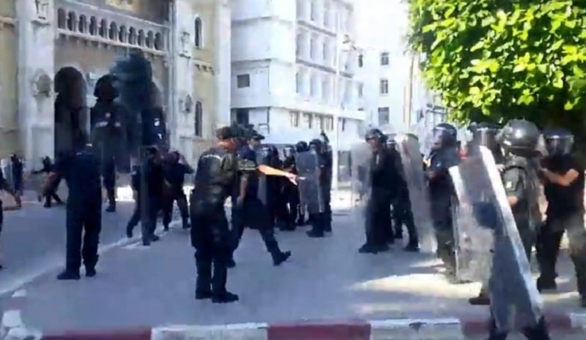 Violents affrontements entre manifestants et forces de l’ordre à l’avenue Habib Bourguiba