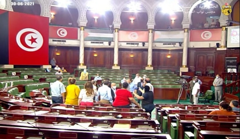 Sahbi Smara agresse Abir Moussi au Parlement 