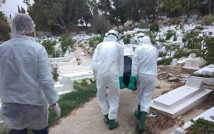 Les agents municipaux refusent d'enterrer les victimes du Covid : les autorités acceptent de les vacciner