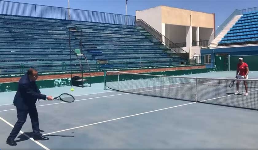 Hichem Mechichi et Ons Jabeur sur un court de tennis