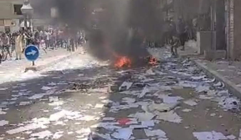 Des sièges d’Ennahdha pris d’assaut et saccagés par les manifestants