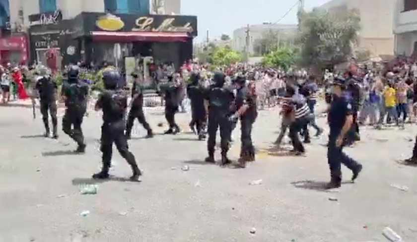 Violences au Bardo : jets de pierres et affrontements entre la police et les manifestants 
