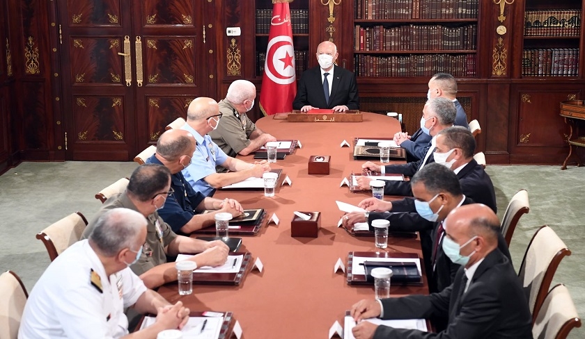 Kaïs Saïed se réunit avec les membres du Conseil supérieur des armées