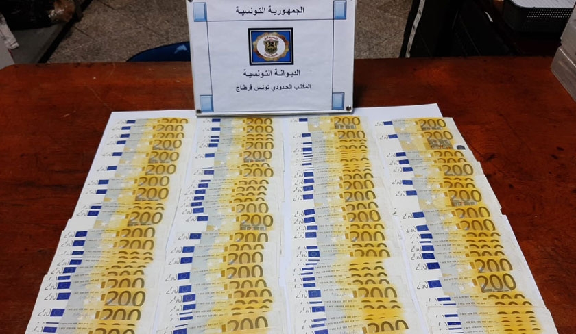 Aroport de Tunis-Carthage : Saisie de prs d'un million de dinars en devises au mois de juillet 2021