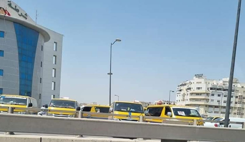 La police saisit les taxis collectifs qui ont bloqu la sortie sud de Tunis 
