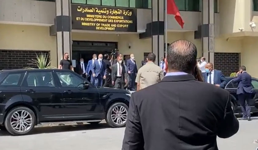 Kaïs Saïed en visite au ministère du Commerce