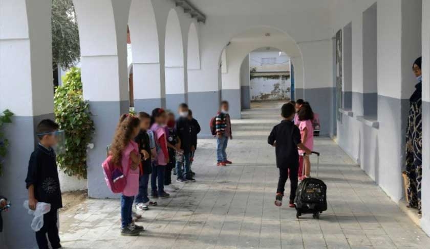 Un article de Sky News Arabia fait croire que les élèves tunisiens ont été privés de cours durant deux ans 