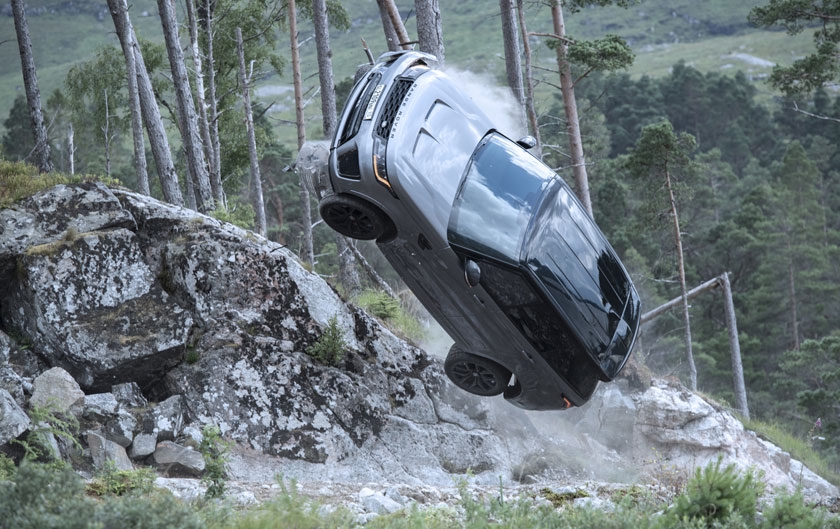 Scnes  haute vitesse du Range Rover Sport SVR dans le 25me opus de James Bond