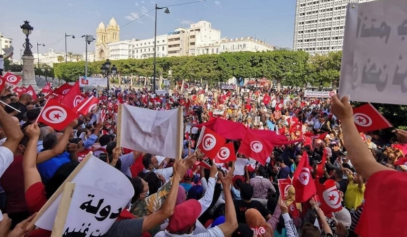 Manifestation de soutien à Kaïs Saïed à l'avenue Habib Bourguiba 

