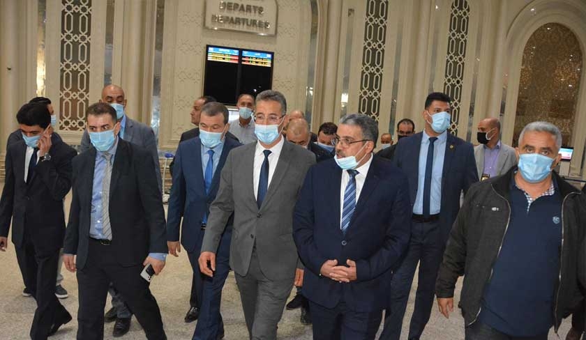 Taoufik Charfeddine en visite  l'aroport Tunis-Carthage