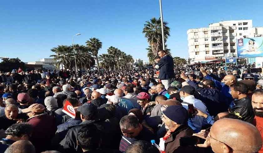 En photos - Démarrage de la manifestation contre Kaïs Saïed sous haute présence sécuritaire