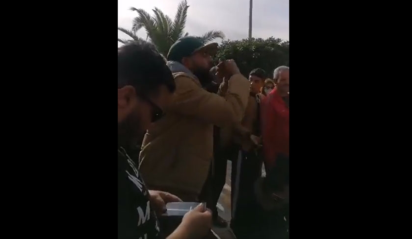 Fathi Laâyouni « dégagé » par des protestataires au Kram qui réclament sa démission