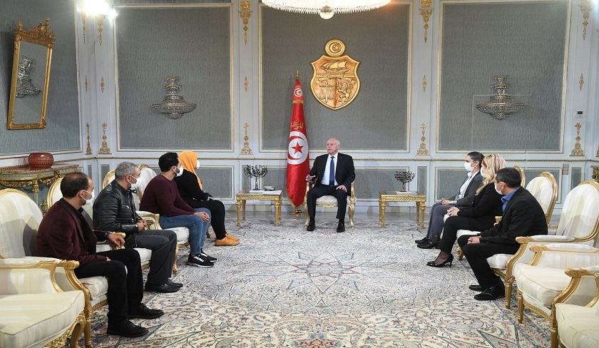 Kaïs Saïed s’entretient avec la ministre de l’Environnement et des militants de Agareb