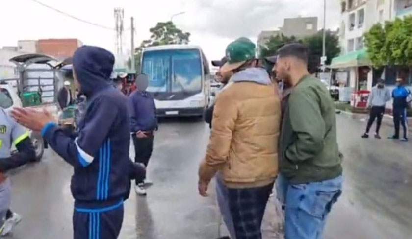 Des citoyens du Kram bloquent la route pour rclamer la dmission de Fathi Layouni