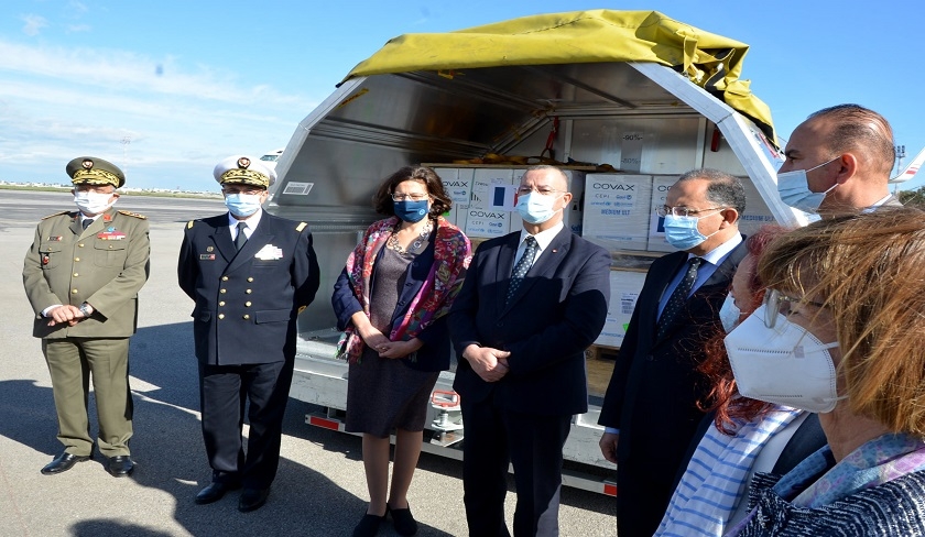 La Tunisie reçoit 400.000 doses du vaccin anti Covid livrées par la France