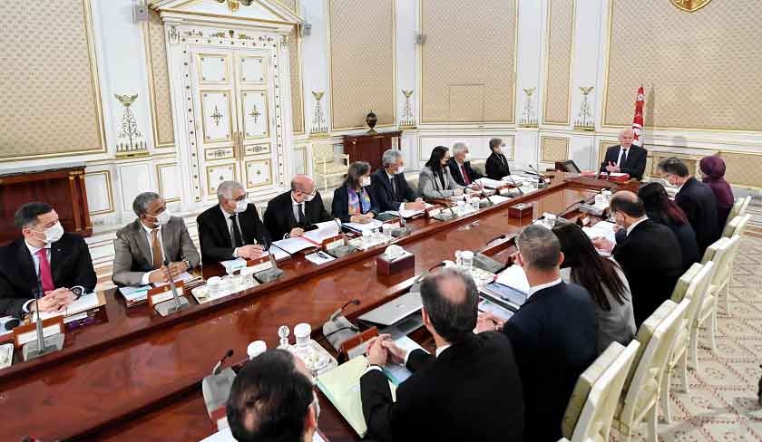 Le Conseil des ministres présidé par Kaïs Saïed approuve un ensemble de projets de loi et de décrets gouvernementaux