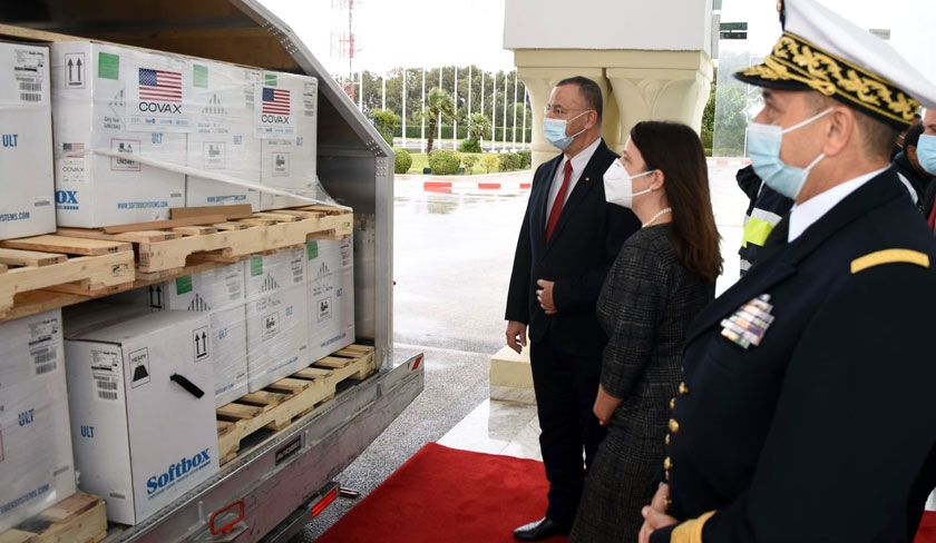 Les Etats-Unis livrent plus de 300.000 doses de vaccins anti-Covid-19 à la Tunisie