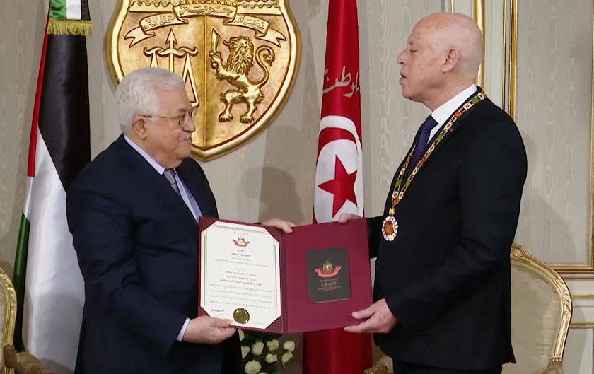 Mahmoud Abbas décore Kaïs Saïed de la plus haute distinction palestinienne
