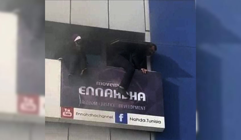 Vidéo d'Ali Laârayedh se jetant par la fenêtre