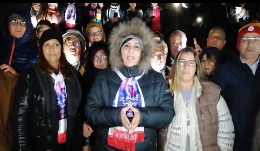 Abir Moussi passe la nuit devant le siège de l'Union des Oulémas musulmans