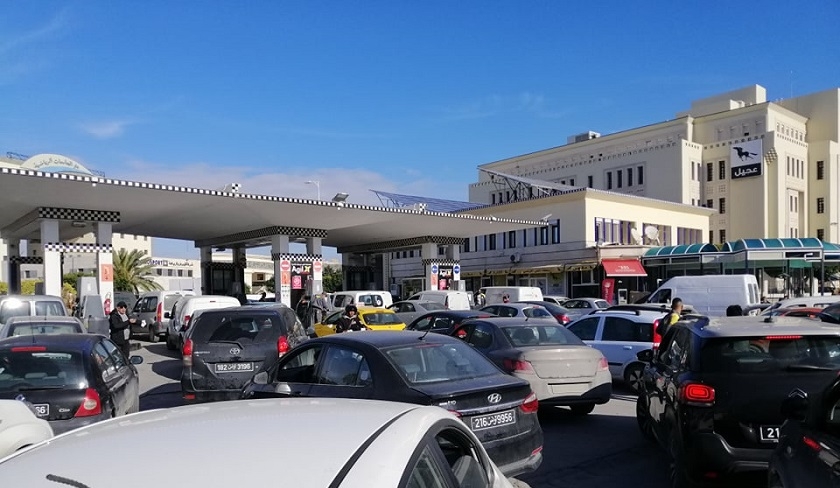 Les stations-service assaillies par les automobilistes après l'annonce de la grève