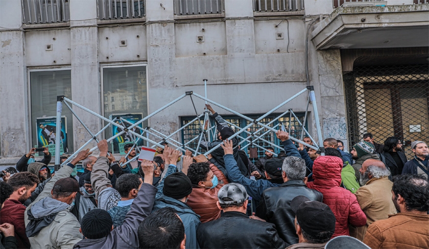  Citoyens contre le coup dEtat  suspend son sit-in 
