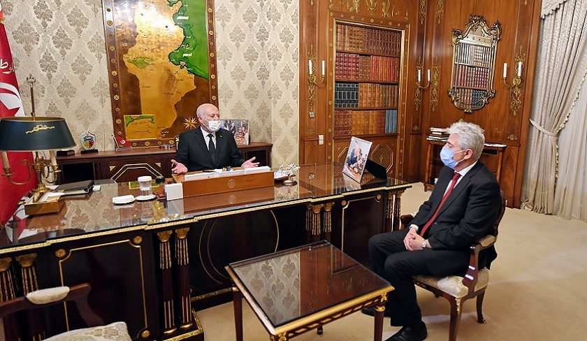 Kaïs Saïed discute de la coopération militaire internationale avec le ministre de la Défense 

