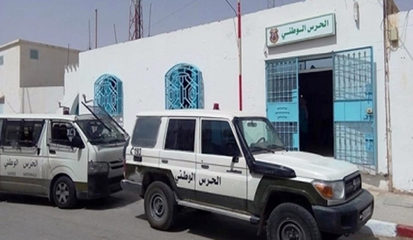 Sit-in au poste de la Garde nationale de Borj El Amri appelant à autoriser une visite à Fathi Baldi