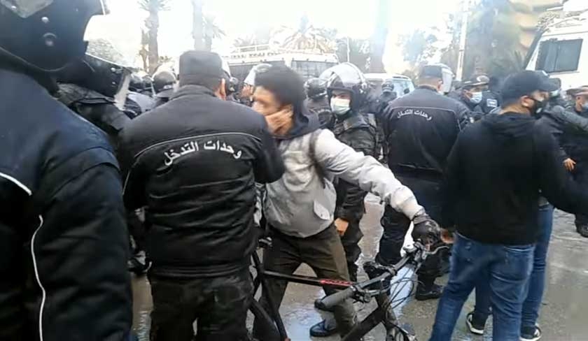 L'image d'un jeune cycliste giflé par un policier indigne les internautes