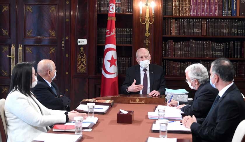 Kaïs Saïed s'entretient avec des « professeurs de droit » pour trouver des solutions