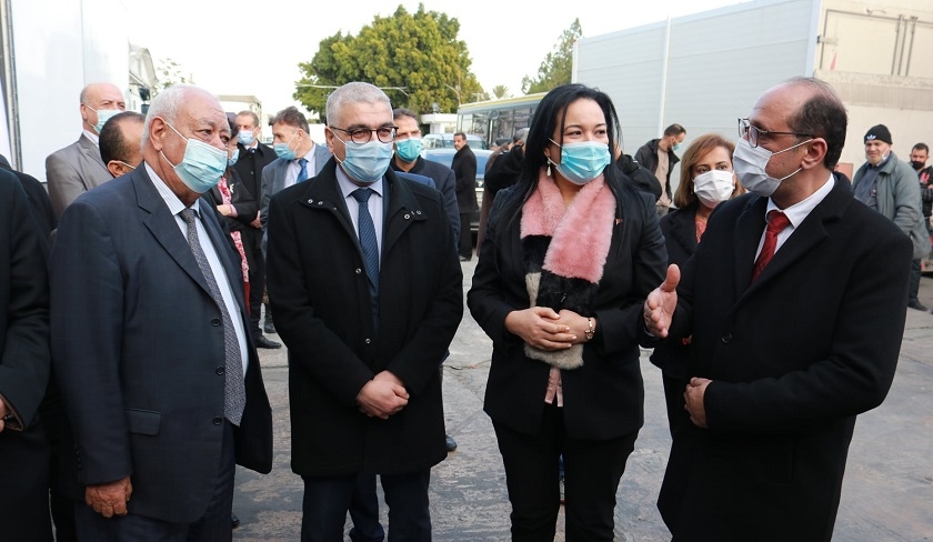 Trois ministres pour la distribution de cinq millions de masques