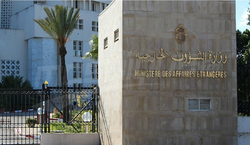Le ministère des Affaires étrangères organise l’évacuation des Tunisiens bloqués en Ukraine et rassure les familles