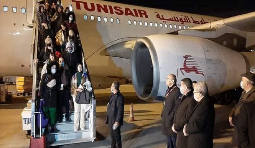 230 Tunisiens rapatriés d’Ukraine atterrissent à Tunis-Carthage